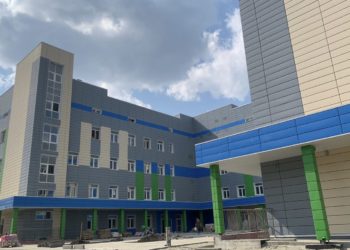 На финишную прямую вышло строительство крупнейшей поликлиники в Новосибирской области по нацпроекту