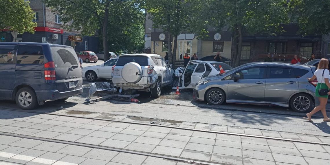 «Столкнулись шесть машин»: подробности серьёзной аварии на Богдана Хмельницкого рассказали в ГИБДД