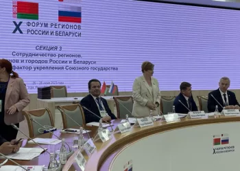 Андрей Травников представил опыт межрегионального сотрудничества России и Белоруссии на форуме Союзного государства