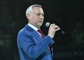 Андрей Травников поздравил выпускников — участников губернаторского приёма «Золотые надежды России»