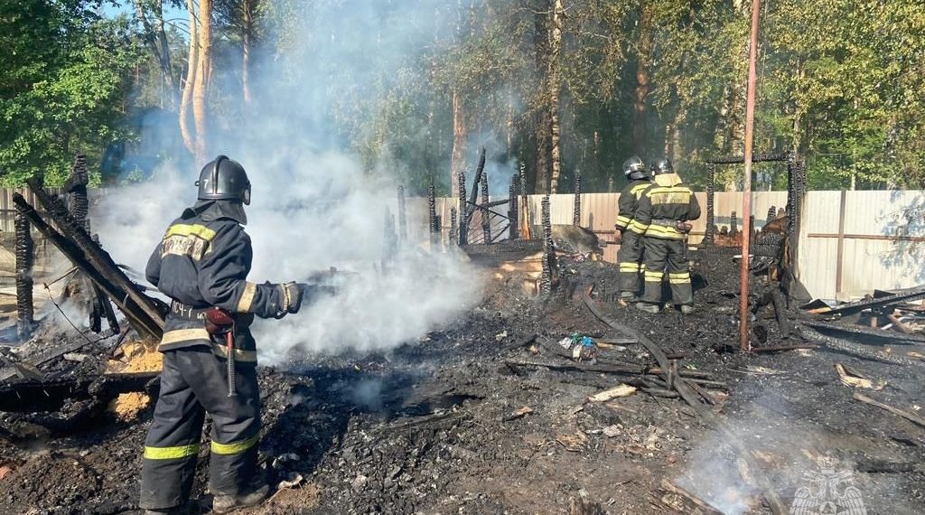 Пожар унес жизнь 11-летнего мальчика в Новосибирске, еще один пострадал