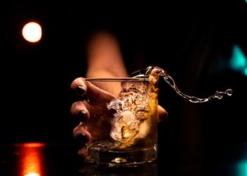 Более 70% суицидов в Новосибирской области происходит из-за алкоголя