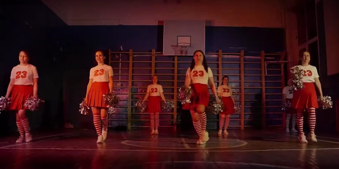 Родители выпускников перепели Инстасамку — их клип собрал больше миллиона просмотров