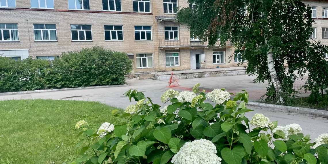 Больница в Академгородке возобновила работу после крупного пожара