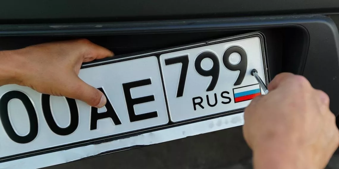 Новосибирский полицейский написал программу для создания госномеров в обход системы ГИБДД