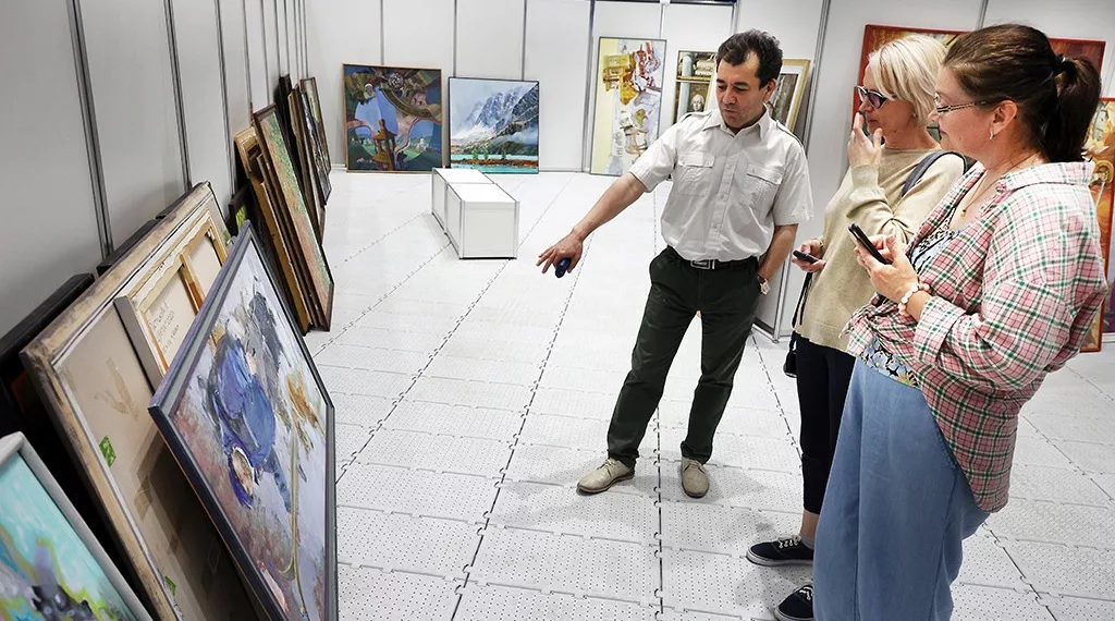 Почти 150 картин художников СФО отправятся на выставку «Сибирь-XIII» в Москве