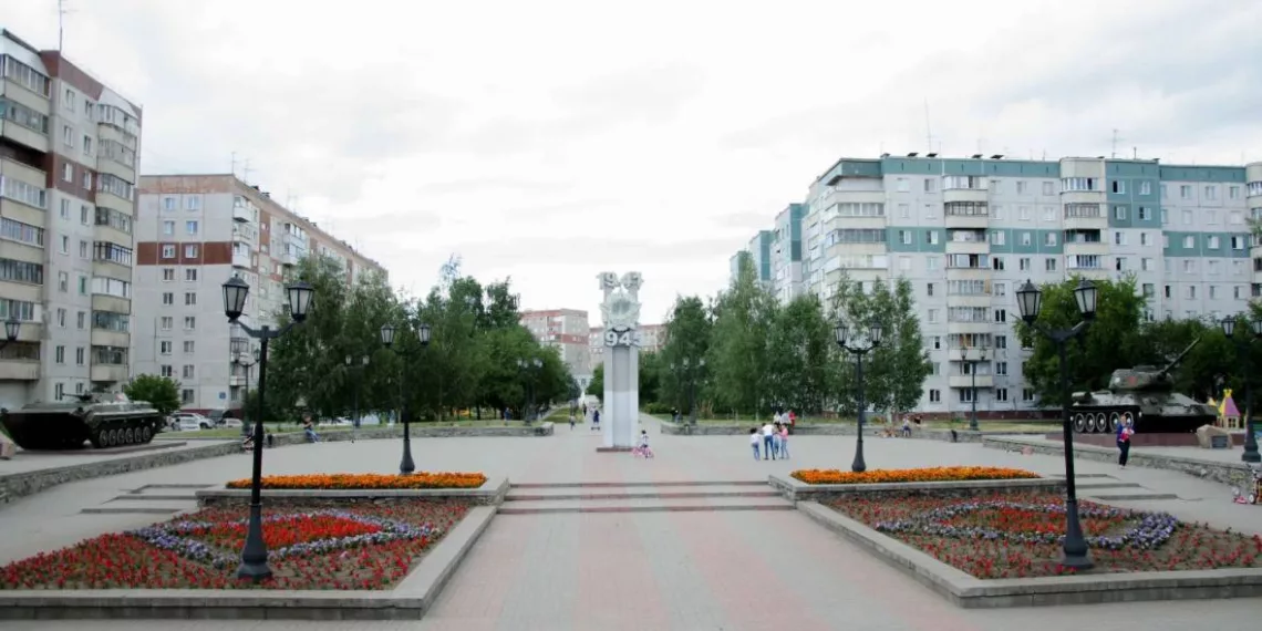 Памятники ВОВ на бульваре Победы в Новосибирске оказались бесхозяйными