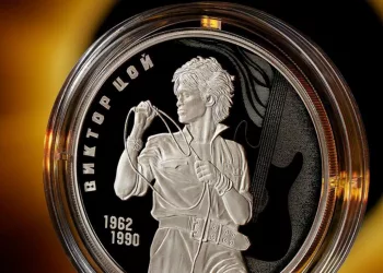 Банк России запустил в обращение монеты с изображением Виктора Цоя