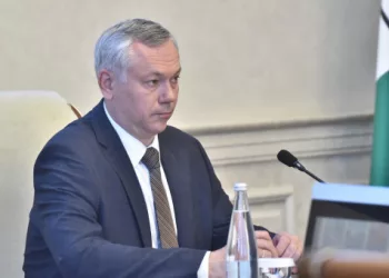 Андрей Травников потребовал еженедельно контролировать реализацию инвестпрограммы ремонта коммунальных сетей в Новосибирске