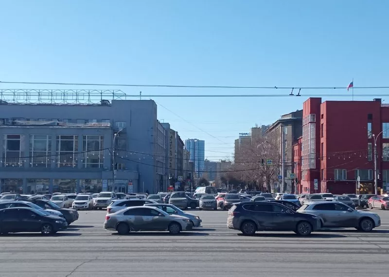 В Новосибирске власти планируют спрятать провода на улице Ленина под землю