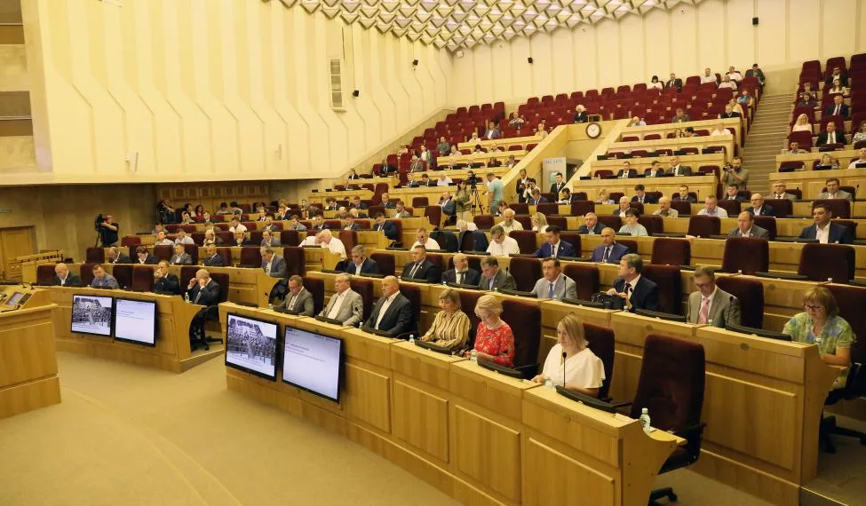 Заксобрание Новосибирской области завершило весеннюю сессию 200 поправками в бюджет