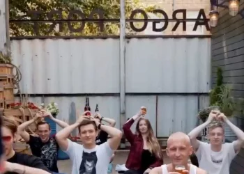 Жители сибирского региона подхватили тренд с пивной йогой