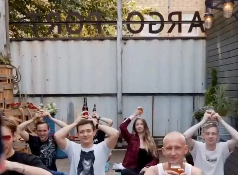 Жители сибирского региона подхватили тренд с пивной йогой