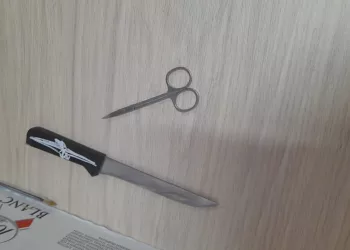 В Новосибирске мужчина попытался украсть виски с маникюрными ножницами и ножом