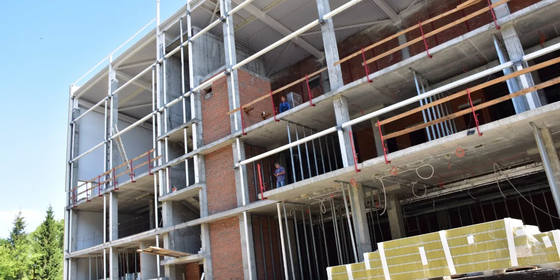 На стройплощадке бассейна СКА приступили к установке оборудования чаши