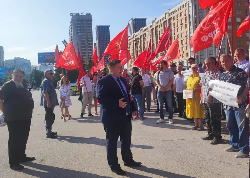 Роман Яковлев организовал пикет против закона о повышении пенсионного возраста