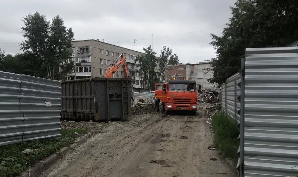 В Новосибирске снесли руины взорвавшейся на Линейной пятиэтажки