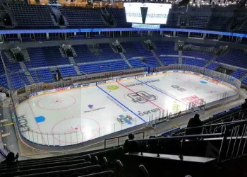 Новосибирцы не смогли оформить билеты на первую игру в новом ЛДС из-за поломки сайта