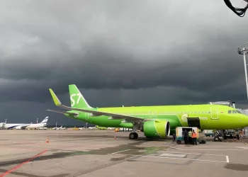 Пассажиры рейса «Иркутск — Новосибирск» 12 часов ждали своего вылета