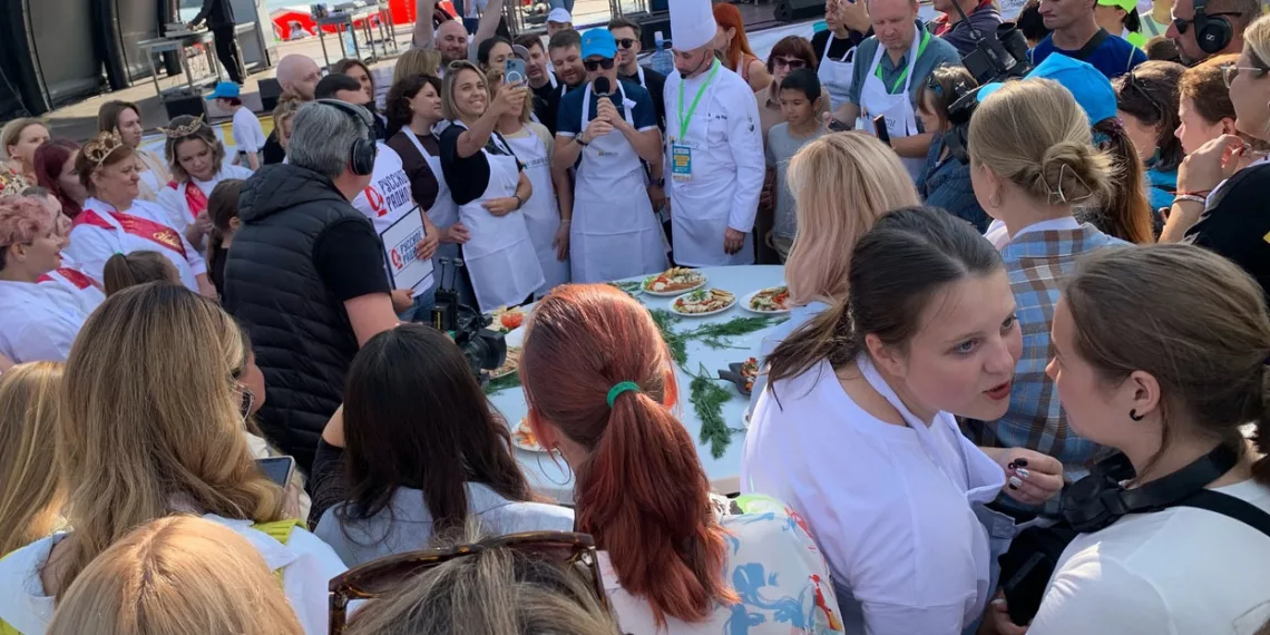 «В Сибири — ЕСТЬ!»: как прошел гастротуристический фестиваль на Михайловской набережной