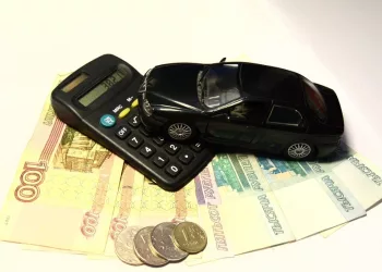 За первые полгода 2023 года жители РФ потратили почти на 30% больше денег на легковые авто