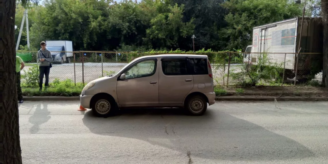 Первоклашка пролетел по проезжей части и попал под машину в Новосибирске