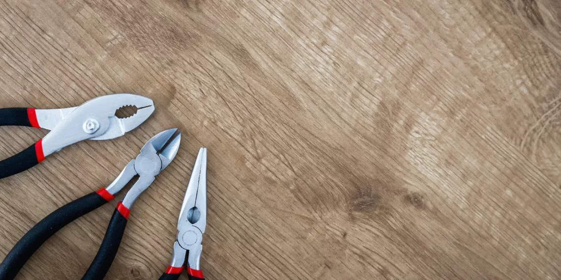 Власти ищут подрядчика для ремонта лестничных сходов с дамбы Димитровского моста