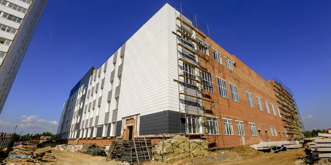 Новую школу с телестудией и двумя спортзалами построят в самом густонаселённом районе Новосибирска до конца 2023 года