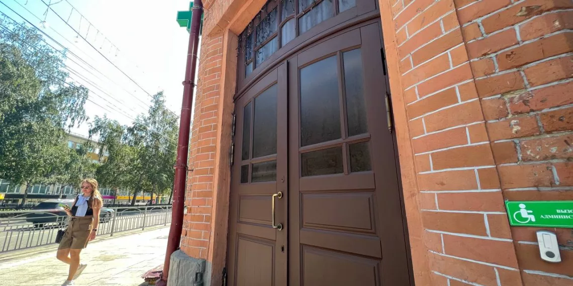 Старейшей аптеке Новосибирска решили вернуть исторический облик