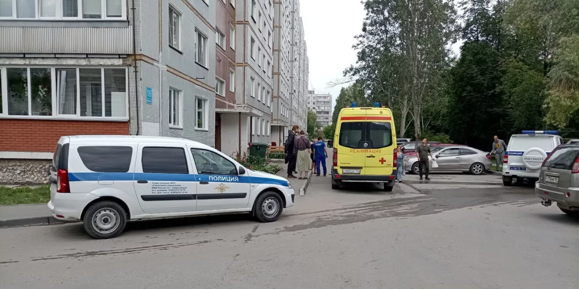 Неудачно помыла окна: пенсионерка выпала из окна 8-го этажа в Академгородке