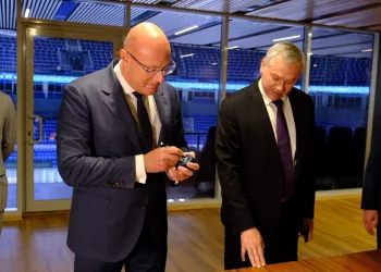 «Сибирь-Арена» и ИТ-разработки: Вице-премьер РФ Дмитрий Чернышенко работает в Новосибирской области