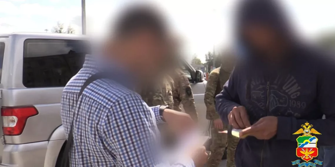 Массовый рейд по таксистам-мигрантам провели у аэропорта Толмачево