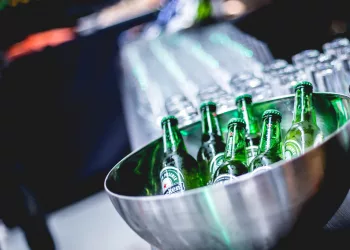 Парфюмеры сменили духи на пиво: новосибирский завод Heineken выкупила компания «Арнест»