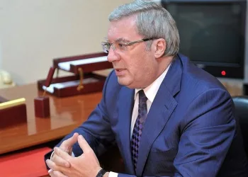 Экс-губернатор Новосибирской области и Красноярского края сравнил пробки в двух городах-миллиониках