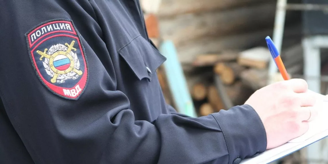 В Новосибирске владелец нелегальной АЗС наехал на ногу полицейскому и быстро ретировался на авто