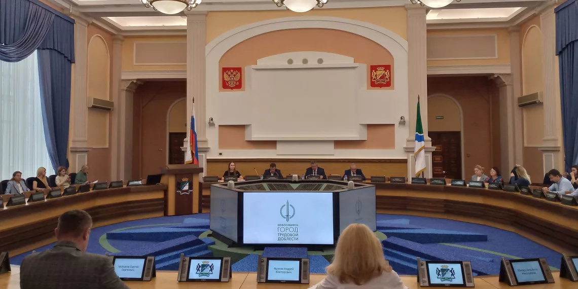 Депутаты новосибирского горсовета обсудили вопросы безопасности в образовательных учреждениях и профилактики подростковых суицидов