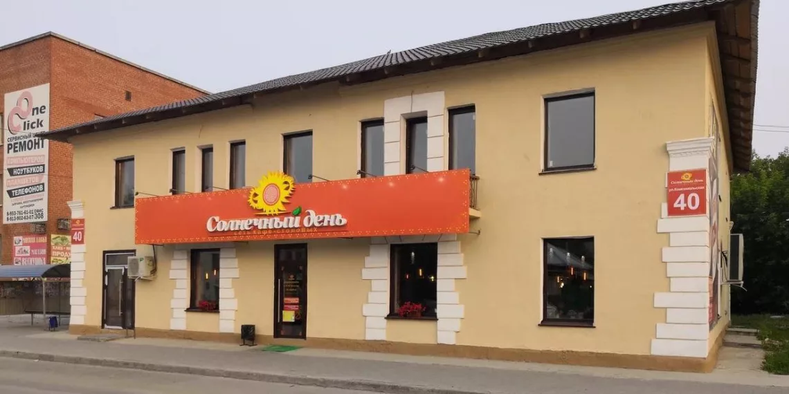 Власти прокомментировали обрушение потолка в кафе в Искитиме