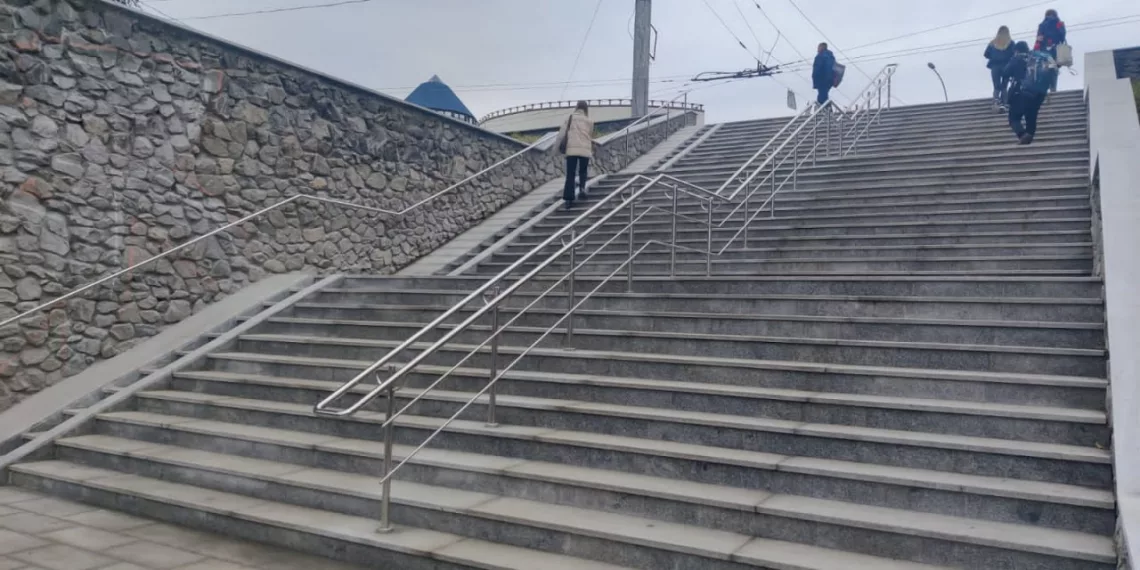 Скандальную лестницу-долгострой на Речном вокзале отремонтировали