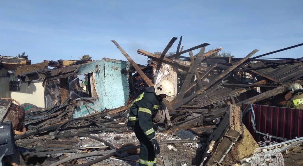 В обрушившемся доме в Барабинске пострадало два человека