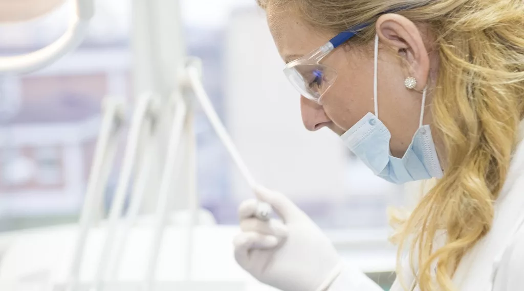 В медучреждениях Новосибирской области ввели масочный режим