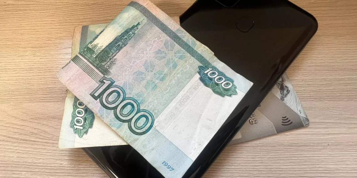 Жительница Новосибирска хотела купить телефон за 14 тысяч, но в итоге лишилась 130 тысяч