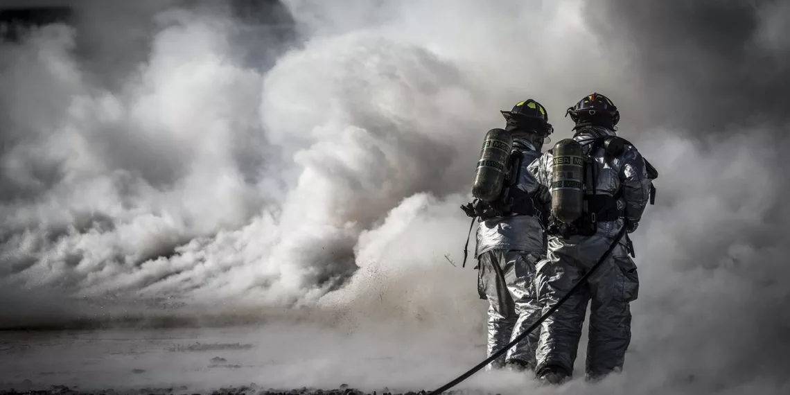 Пожар вспыхнул в многоквартирном доме в Калининском районе