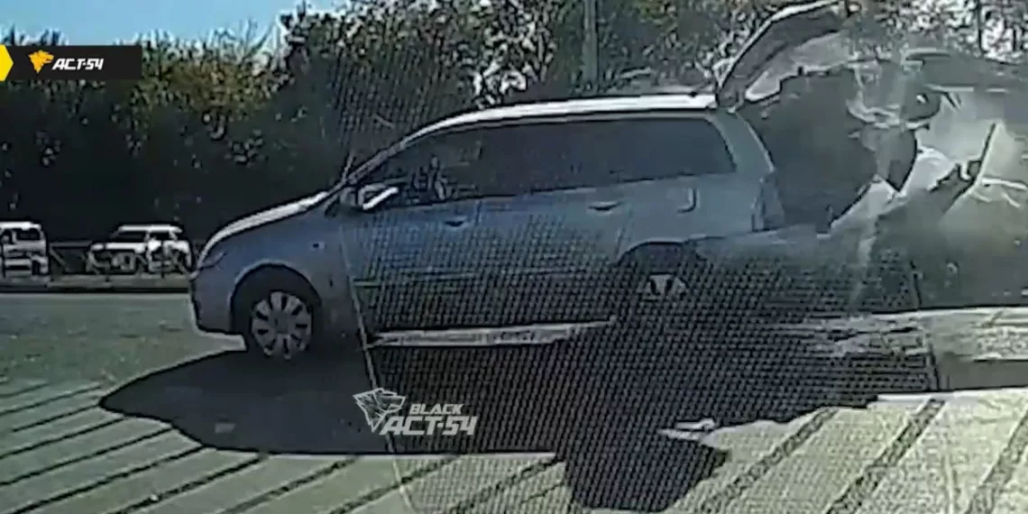 Две легковушки разлетелись по частям на Гусинобродском шоссе