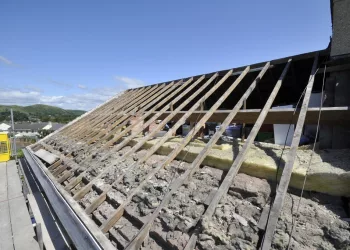 В Новосибирске подрядчика обвиняют в махинациях на 700 тысяч при ремонте крыши