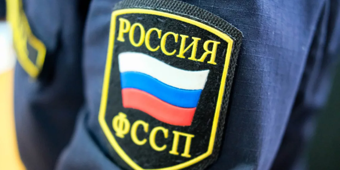 Жительнице Усть-Таркского района пришлось оплатить долг, чтобы уехать к мужу в Молдавию