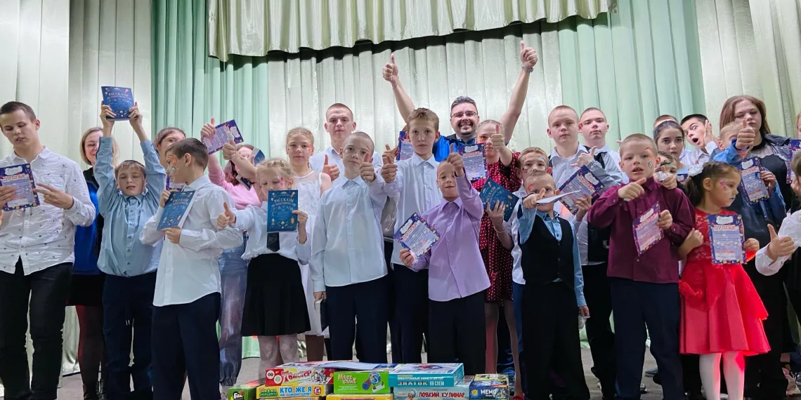 Энергетики АО «РЭС» продолжают цикл познавательных представлений в детдомах