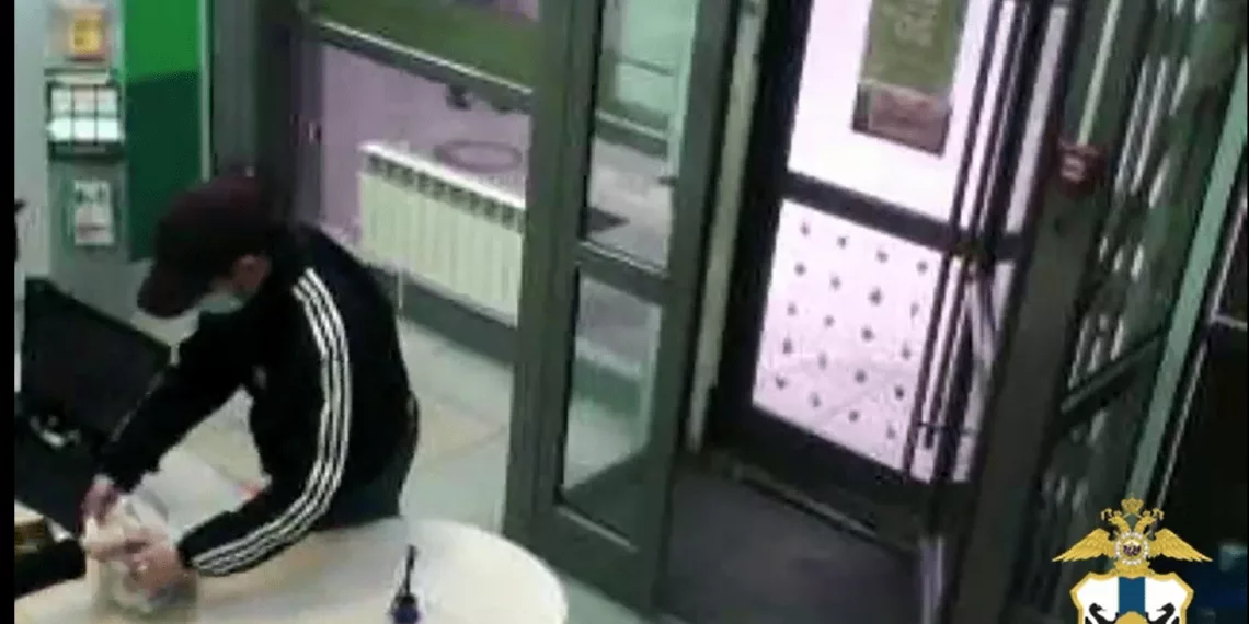 Новосибирцу грозит до 10 лет тюрьмы за нападение на микрофинансовую организацию