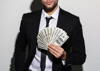 Безработный выдал себя за «богача» и обманул микрофинансовые организации