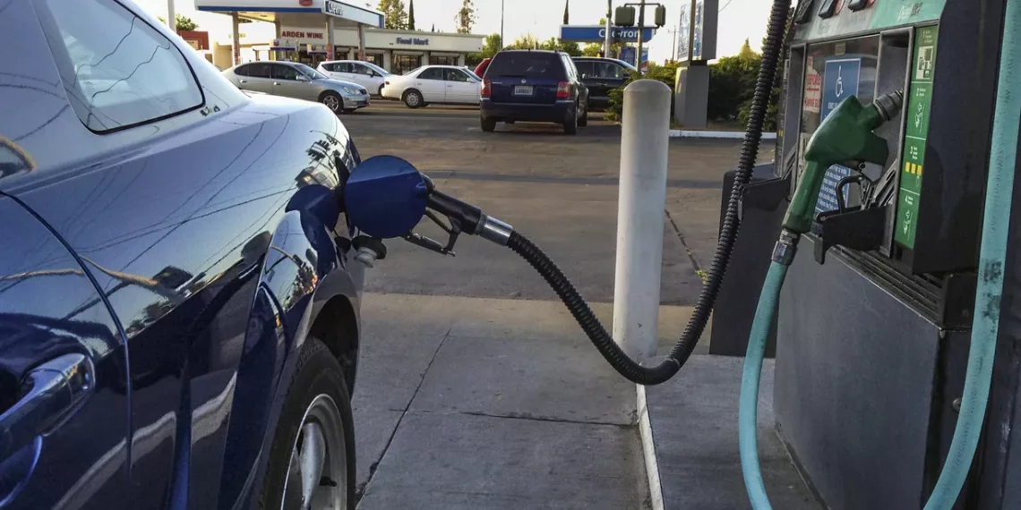 Слегка снизилась цена на бензин и дизельное топливо в Новосибирской области