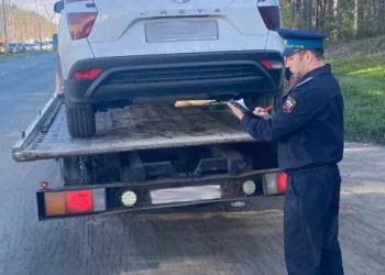 Жительница Новосибирска из-за долгов лишилась автомобиля прямо на дороге